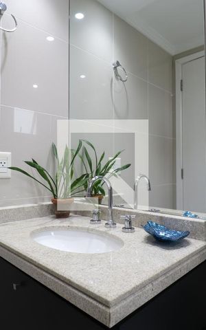 Apartamento à venda com 366m², 5 quartos e 5 vagasBanheiro da Suíte 3