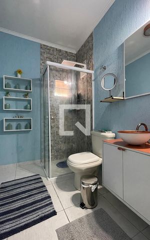 Casa à venda com 300m², 8 quartos e 3 vagas Casa à venda com 300m², 8 quartos e 3 vagasCasa 2 Banheiro