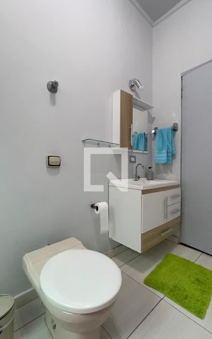 Casa à venda com 300m², 8 quartos e 3 vagas Casa à venda com 300m², 8 quartos e 3 vagasCasa 1 Banheiro