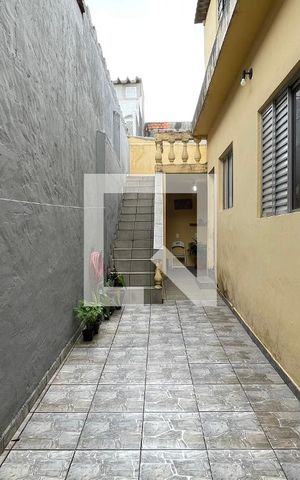 Casa à venda com 300m², 8 quartos e 3 vagas Casa à venda com 300m², 8 quartos e 3 vagasÁrea Comum - Entrada