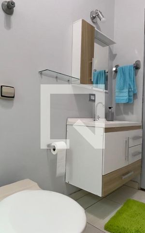 Casa à venda com 300m², 8 quartos e 3 vagas Casa à venda com 300m², 8 quartos e 3 vagasCasa 1 Banheiro