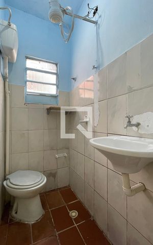 Casa à venda com 300m², 8 quartos e 3 vagas Casa à venda com 300m², 8 quartos e 3 vagasCasa 3 Banheiro