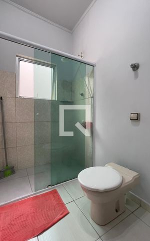 Casa à venda com 300m², 8 quartos e 3 vagas Casa à venda com 300m², 8 quartos e 3 vagasCasa 1 Banheiro