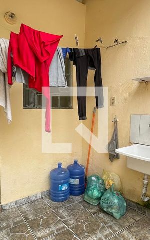 Casa à venda com 300m², 8 quartos e 3 vagas Casa à venda com 300m², 8 quartos e 3 vagasCasa 4 Área de Serviço