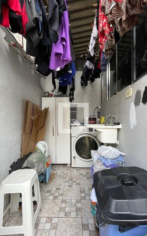 Casa à venda com 300m², 8 quartos e 3 vagas Casa à venda com 300m², 8 quartos e 3 vagasCasa 5 Área de Serviço