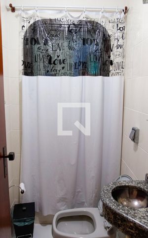 Apartamento à venda com 138m², 4 quartos e 2 vagas Apartamento à venda com 138m², 4 quartos e 2 vagasBanheiro 2