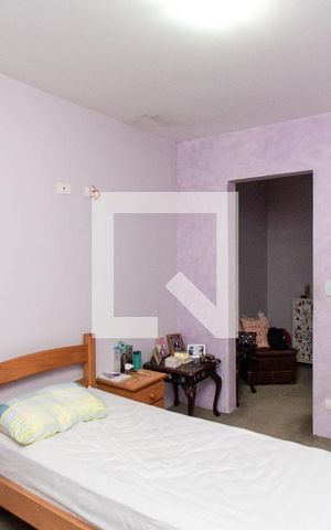 Casa à venda com 330m², 4 quartos e 4 vagas Casa à venda com 330m², 4 quartos e 4 vagasQuarto 2