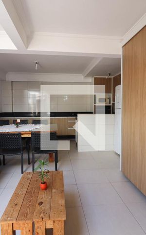 Casa à venda com 154m², 3 quartos e 2 vagas Casa à venda com 154m², 3 quartos e 2 vagasSala