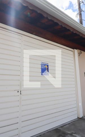 Casa à venda com 154m², 3 quartos e 2 vagas Casa à venda com 154m², 3 quartos e 2 vagasFachada