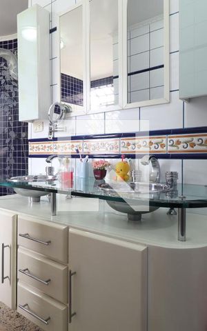 Casa à venda com 246m², 3 quartos e 3 vagasBanheiro da Suíte 1