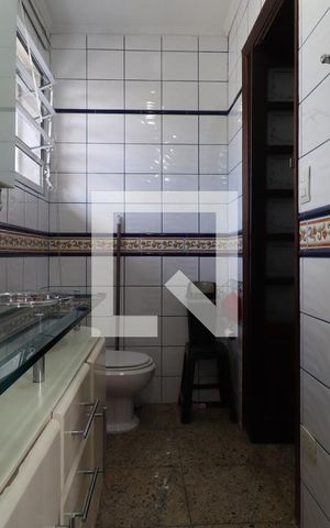 Casa à venda com 246m², 3 quartos e 3 vagasBanheiro da Suíte 1