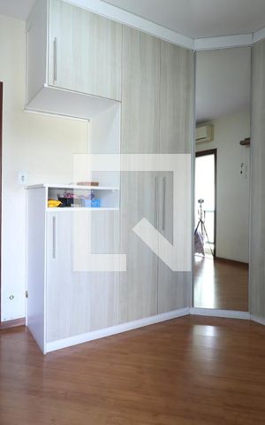 Casa à venda com 246m², 3 quartos e 3 vagasSuíte 1