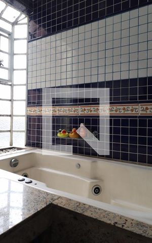 Casa à venda com 246m², 3 quartos e 3 vagasBanheiro da Suíte 1