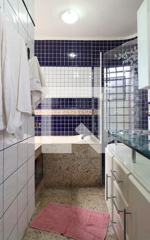Casa à venda com 246m², 3 quartos e 3 vagasBanheiro da Suíte 1