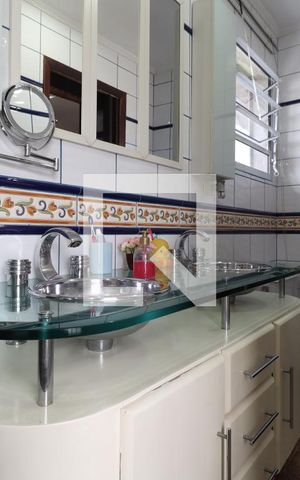 Casa à venda com 246m², 3 quartos e 3 vagasBanheiro da Suíte 1