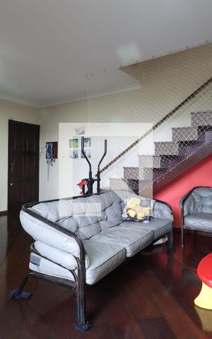 Casa à venda com 246m², 3 quartos e 3 vagasSala