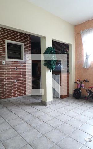 Casa à venda com 246m², 3 quartos e 3 vagasVaranda gourmet
