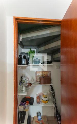 Casa de condomínio à venda com 90m², 3 quartos e 3 vagas Casa de condomínio à venda com 90m², 3 quartos e 3 vagasArmário da Escada
