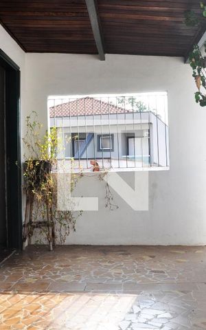 Casa à venda com 175m², 5 quartos e 2 vagas Casa à venda com 175m², 5 quartos e 2 vagasVaranda