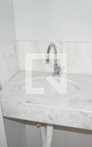 Apartamento à venda com 179m², 5 quartos e 4 vagasBanheiro do Quarto de Serviço