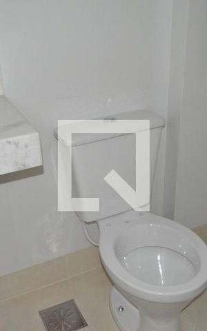 Apartamento à venda com 179m², 5 quartos e 4 vagasBanheiro do Quarto de Serviço