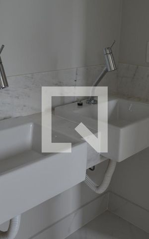 Apartamento à venda com 179m², 5 quartos e 4 vagasBanheiro da Suite 3 e 4