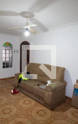 Casa à venda com 350m², 3 quartos e 2 vagas Casa à venda com 350m², 3 quartos e 2 vagasSala