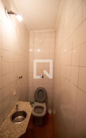 Casa à venda com 350m², 3 quartos e 2 vagas Casa à venda com 350m², 3 quartos e 2 vagasBanheiro 2