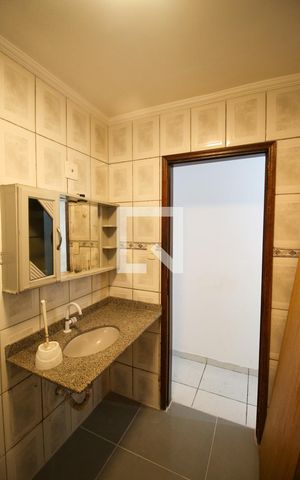 Casa à venda com 350m², 3 quartos e 2 vagas Casa à venda com 350m², 3 quartos e 2 vagasBanheiro