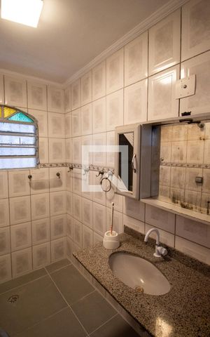 Casa à venda com 350m², 3 quartos e 2 vagas Casa à venda com 350m², 3 quartos e 2 vagasBanheiro