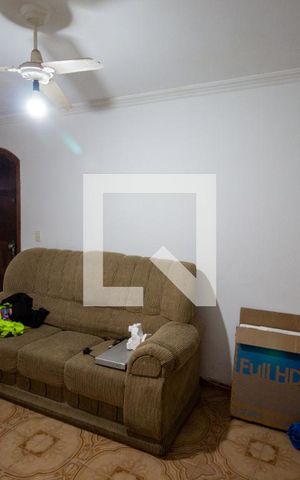 Casa à venda com 350m², 3 quartos e 2 vagas Casa à venda com 350m², 3 quartos e 2 vagasSala