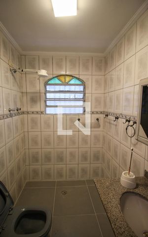 Casa à venda com 350m², 3 quartos e 2 vagas Casa à venda com 350m², 3 quartos e 2 vagasBanheiro