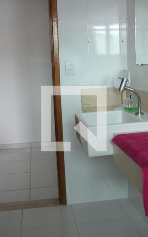 Casa à venda com 275m², 3 quartos e 8 vagasBanheiro suíte 1