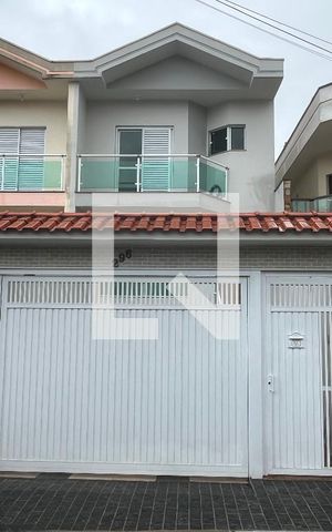 Casa à venda com 275m², 3 quartos e 8 vagas Casa à venda com 275m², 3 quartos e 8 vagasFachada