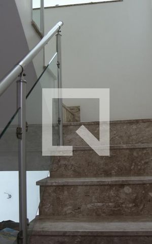 Casa à venda com 275m², 3 quartos e 8 vagasEscada