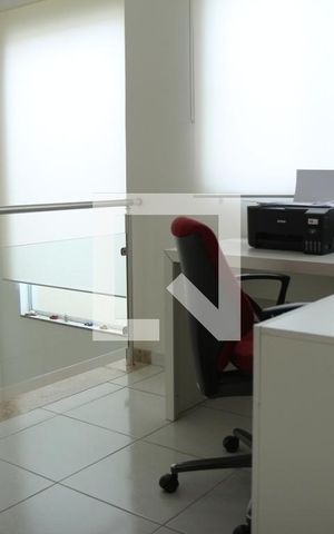 Casa à venda com 275m², 3 quartos e 8 vagasEscritório