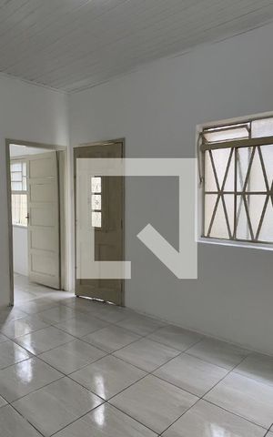 Casa para alugar com 65m², 2 quartos e sem vaga Casa para alugar com 65m², 2 quartos e sem vagaSala