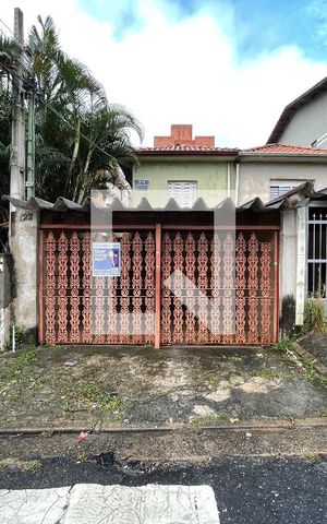 Casa para alugar com 65m², 2 quartos e sem vaga Casa para alugar com 65m², 2 quartos e sem vagaFachada