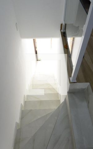 Casa à venda com 80m², 2 quartos e sem vagaEscada