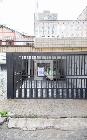 Casa para alugar com 220m², 3 quartos e 2 vagas Casa para alugar com 220m², 3 quartos e 2 vagasFachada
