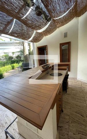 Casa à venda com 400m², 4 quartos e 5 vagas Casa à venda com 400m², 4 quartos e 5 vagasChurrasqueira