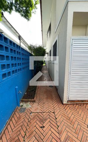 Casa à venda com 400m², 4 quartos e 5 vagas Casa à venda com 400m², 4 quartos e 5 vagasCorredor lateral