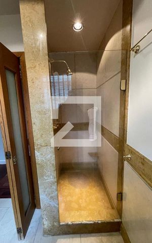 Casa à venda com 400m², 4 quartos e 5 vagas Casa à venda com 400m², 4 quartos e 5 vagasbanheiro suíte master