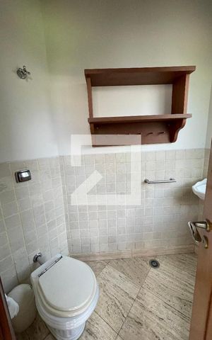 Casa à venda com 400m², 4 quartos e 5 vagas Casa à venda com 400m², 4 quartos e 5 vagasBanheiro piscina
