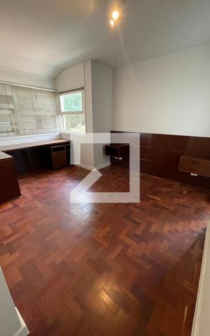 Casa à venda com 400m², 4 quartos e 5 vagas Casa à venda com 400m², 4 quartos e 5 vagasSuíte 3