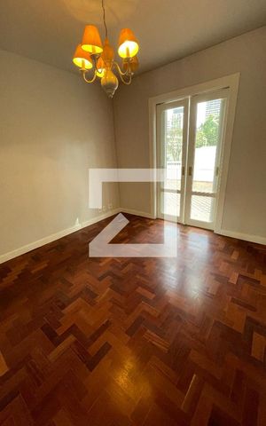 Casa à venda com 400m², 4 quartos e 5 vagas Casa à venda com 400m², 4 quartos e 5 vagasQuarto 3