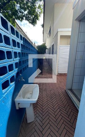 Casa à venda com 400m², 4 quartos e 5 vagas Casa à venda com 400m², 4 quartos e 5 vagasÁrea de Serviço