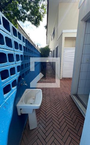Casa à venda com 400m², 4 quartos e 5 vagas Casa à venda com 400m², 4 quartos e 5 vagasÁrea de Serviço