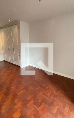 Casa à venda com 400m², 4 quartos e 5 vagas Casa à venda com 400m², 4 quartos e 5 vagasSuíte master
