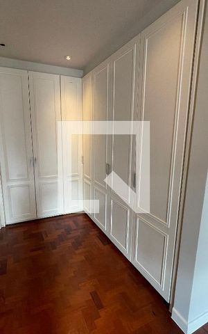 Casa à venda com 400m², 4 quartos e 5 vagas Casa à venda com 400m², 4 quartos e 5 vagasSuíte master